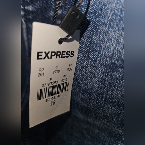 NWT Express Distressed 4-Way Strech Skinny High Rise Jeans - Picture 3 of 3